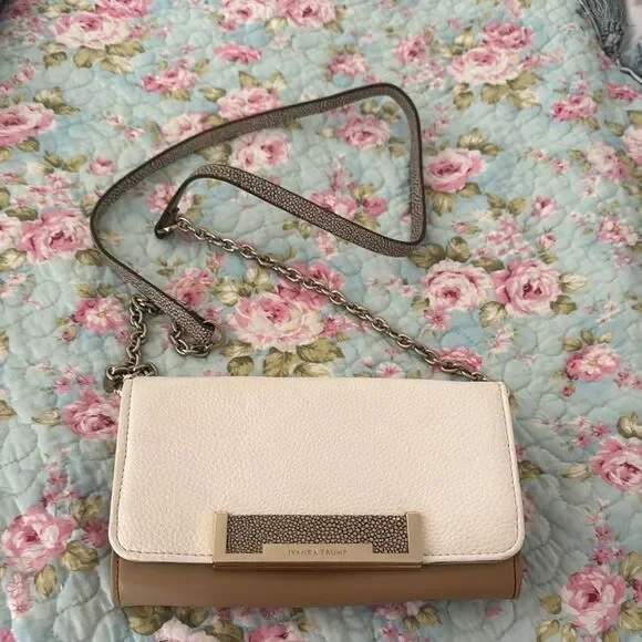 *Ivanka Trump* Classic Tan & Beige Cream Crossbody Handbag Purse EUC Gold Chain - Picture 2 of 7